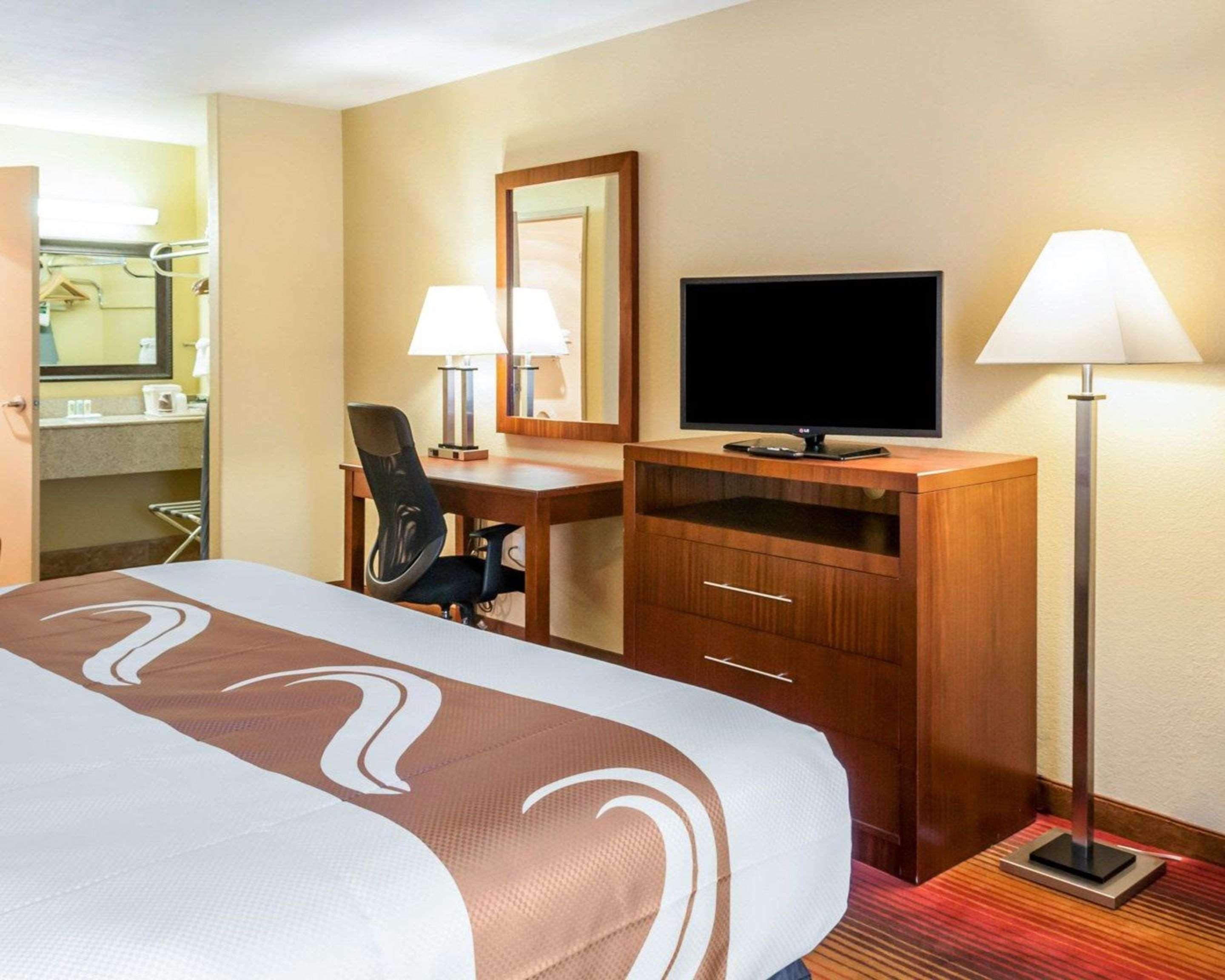 Quality Inn & Suites Albuquerque West Екстериор снимка