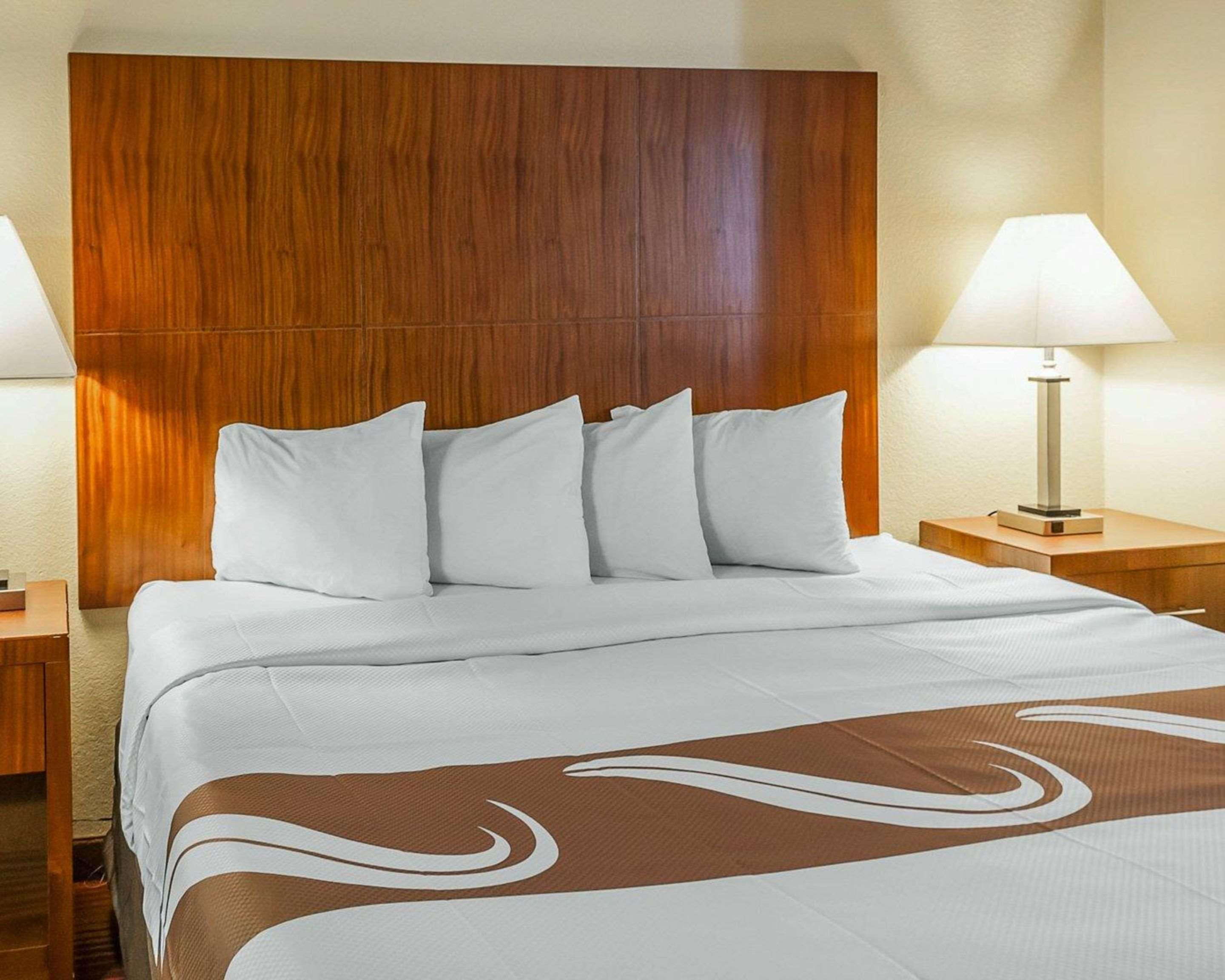 Quality Inn & Suites Albuquerque West Екстериор снимка