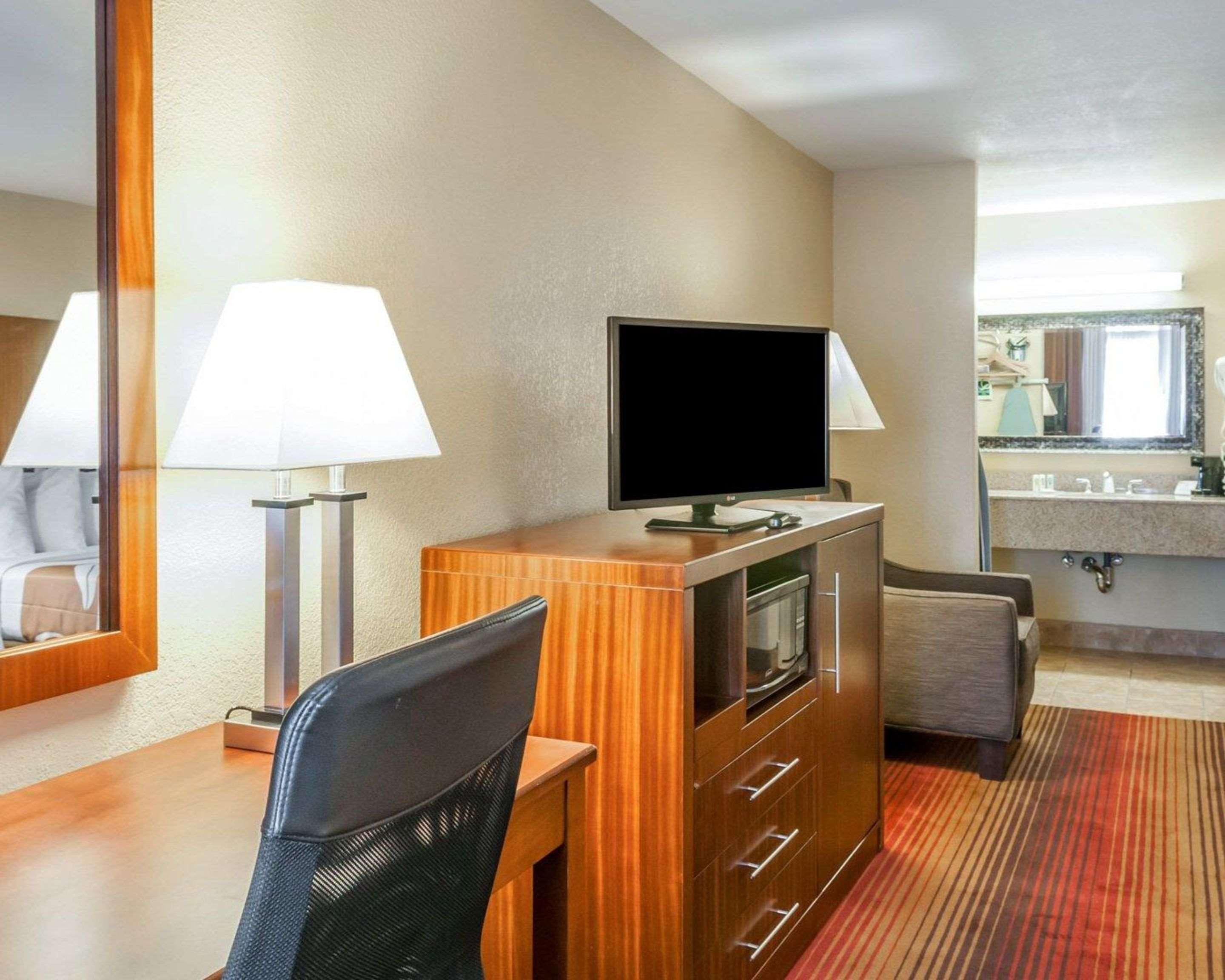 Quality Inn & Suites Albuquerque West Екстериор снимка