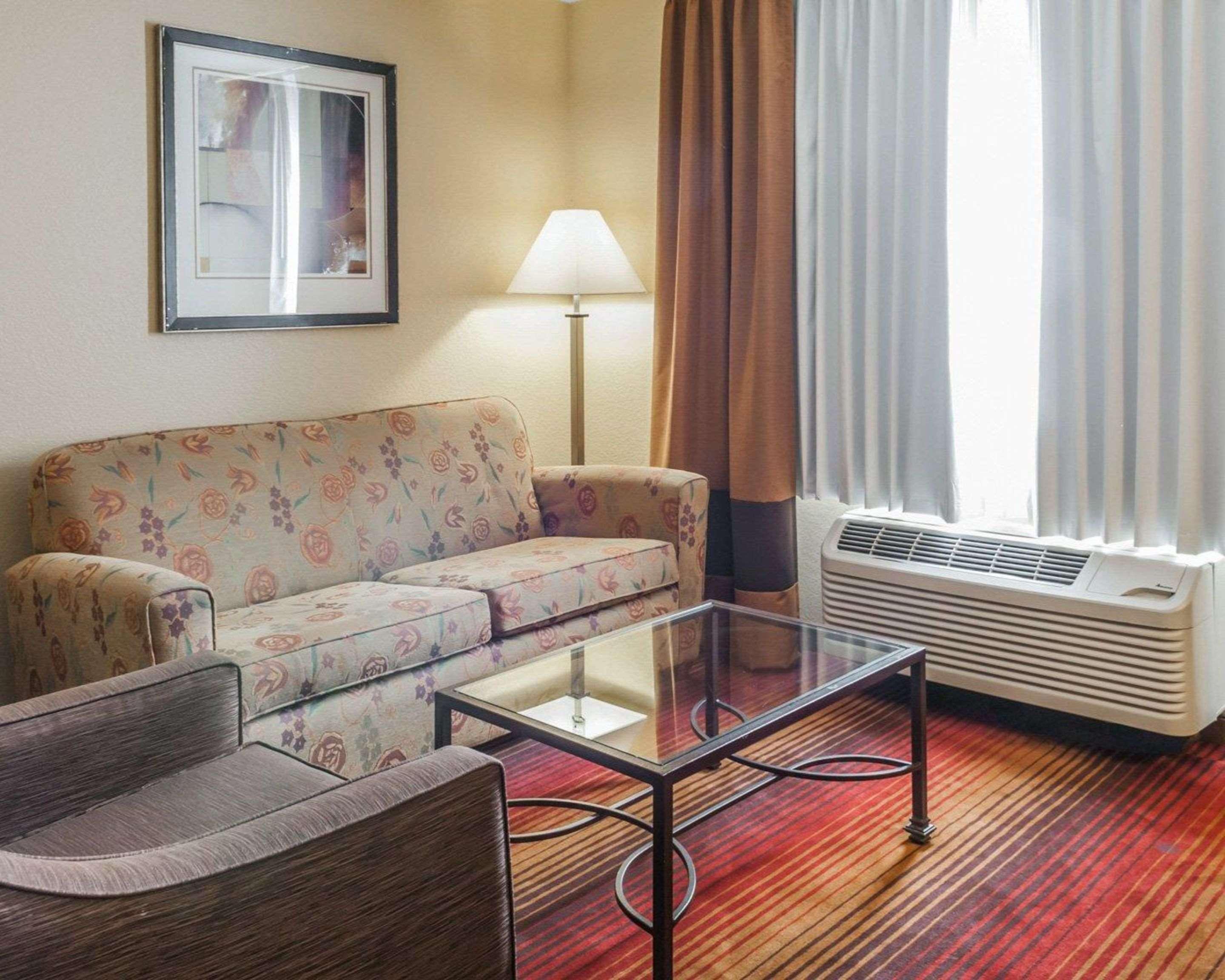 Quality Inn & Suites Albuquerque West Екстериор снимка