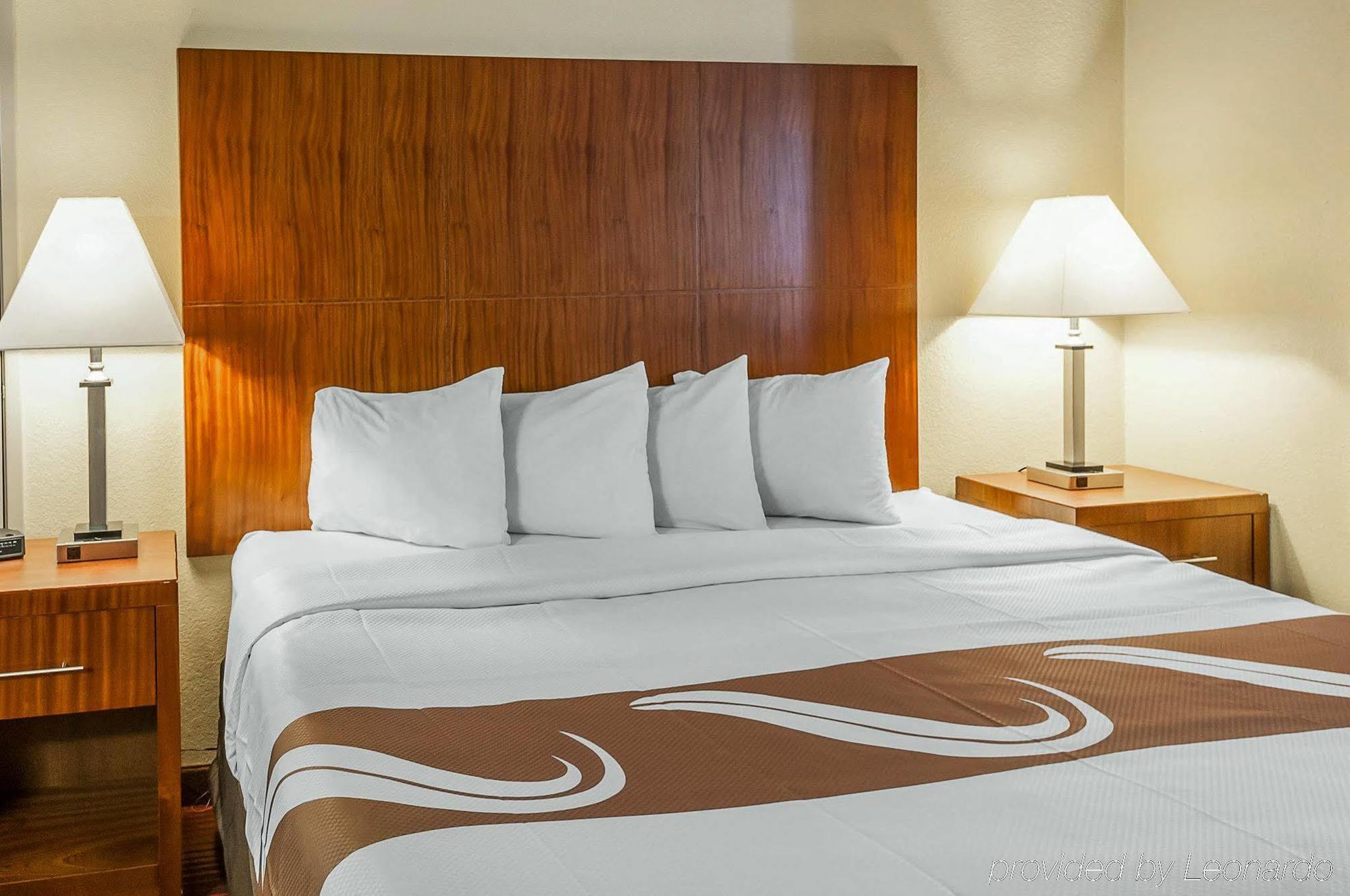 Quality Inn & Suites Albuquerque West Екстериор снимка