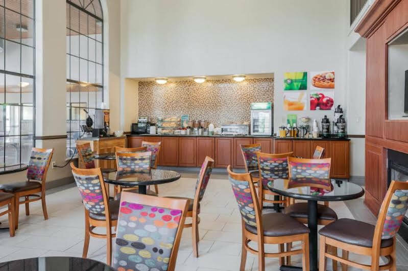 Quality Inn & Suites Albuquerque West Екстериор снимка